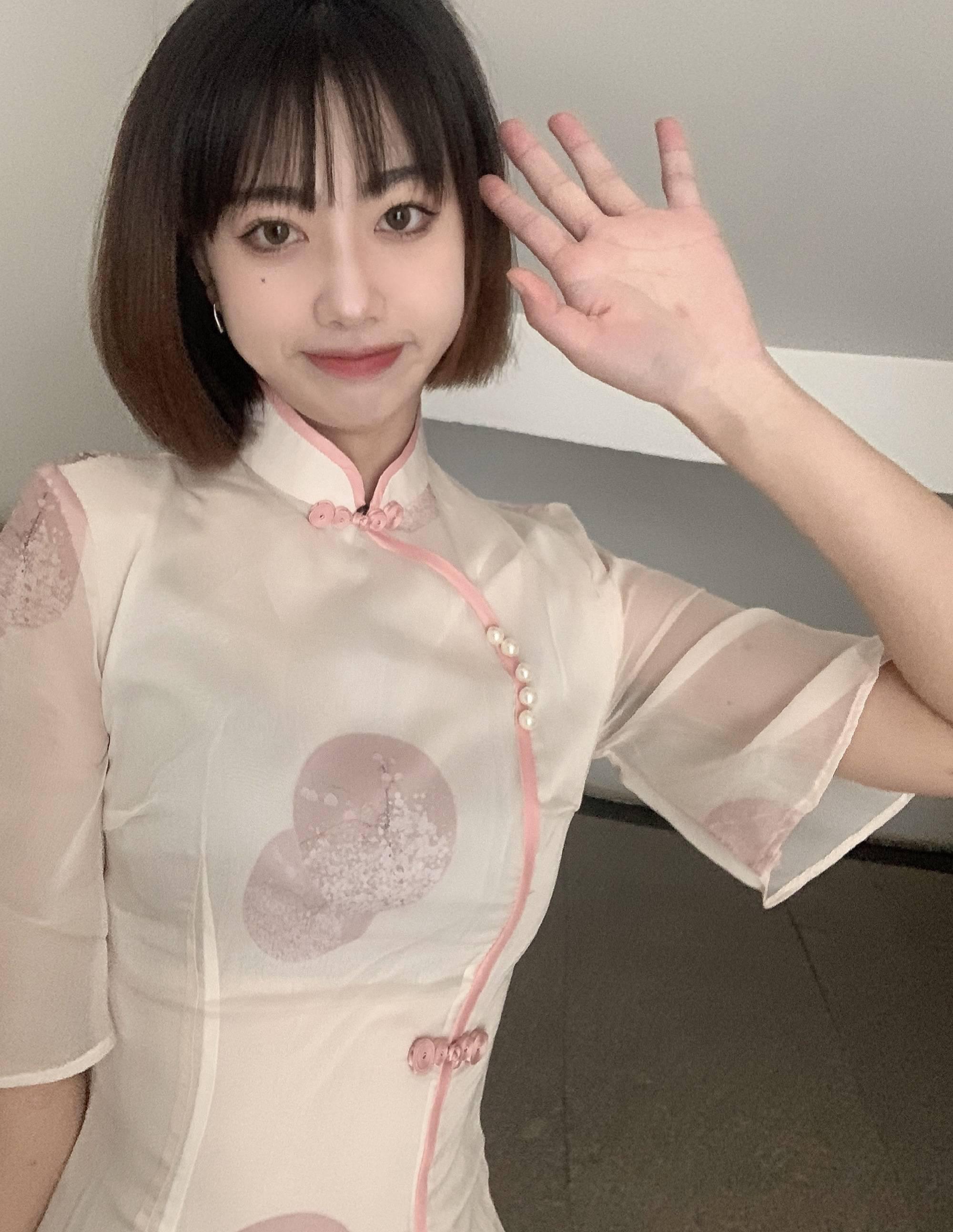 朝阳琳琳 样子像三线明星一样