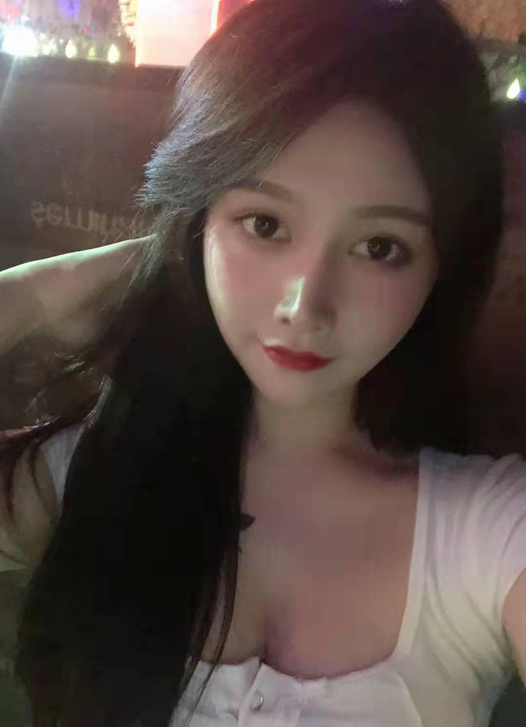 妹妹性感火辣的身材，情人般的温柔值得狼友拥有