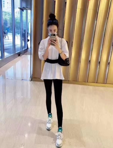 三指挑逗羞涩前台接待妹妹喷水抽痉